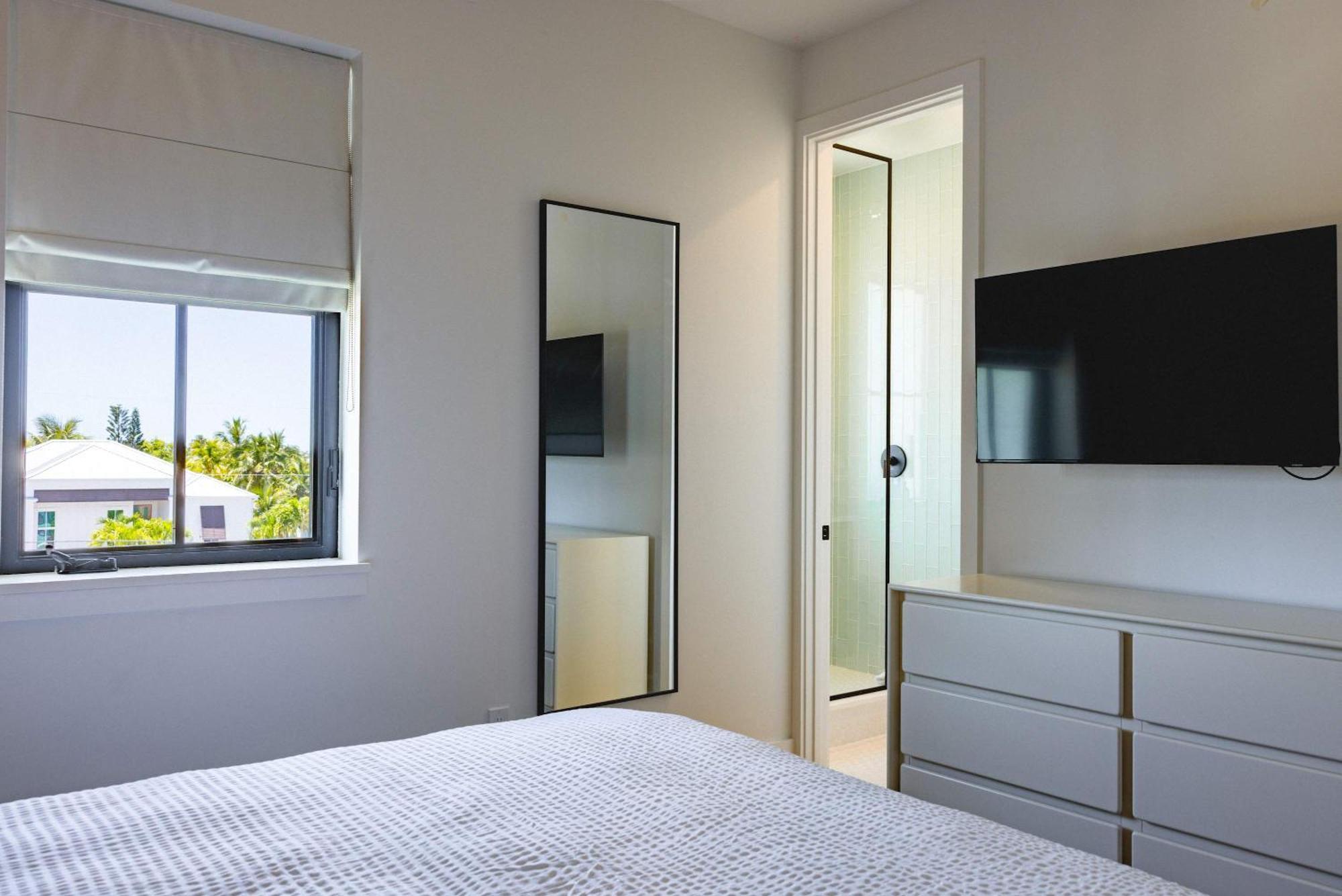 Waterfront Luxury - Tidelands House Holiday home Key West